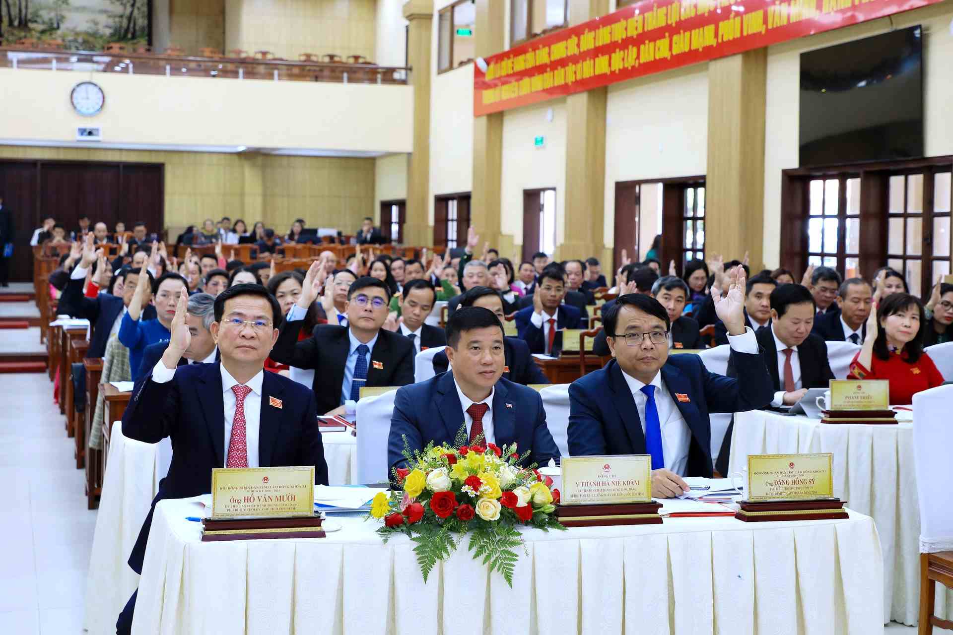 Đại biểu HĐND tỉnh Lâm Đồng khóa XI bày tỏ sự thống nhất cao đối với chủ trương giao cho UBND tỉnh Khánh Hòa chủ trì dự án cao tốc Nha Trang - Đà Lạt. Lê Phước 