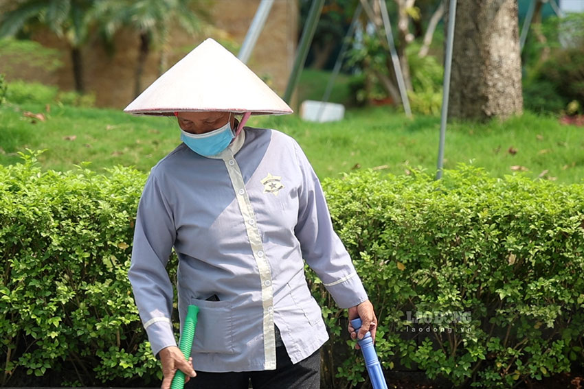 Ola de calor de principios de temporada, los trabajadores de la capital buscan activamente formas de proteger su salud