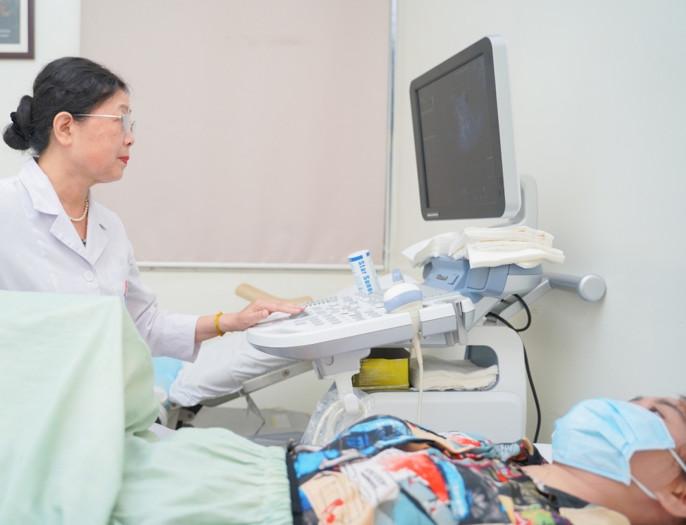 자궁강 폴립은 여성에게 드문 질병이 아닙니다. 삽화: 하이 팜