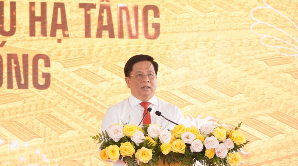 Chủ tịch UBND tỉnh An Giang Hồ Văn Mừng phát biểu tại buổi lễ. Ảnh: Nguyên Anh