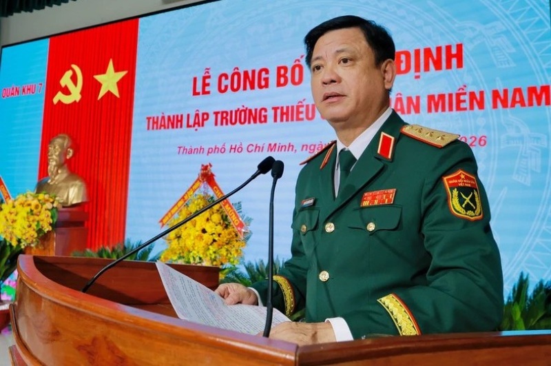 Senior Lieutenant General Nguyen Truong Thang - Member of the Party Central Committee, Member of the Central Military Commission, Deputy Minister of National Defense speaks at the ceremony announcing the decision to establish the Southern Military School. Photo: Military Region 7