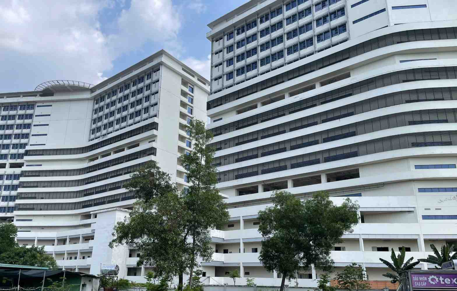 Công an đang điều tra làm rõ vụ chết người xảy ra ở công trình dự án Bệnh viện 1.500 giường. Ảnh: Đình Trọng