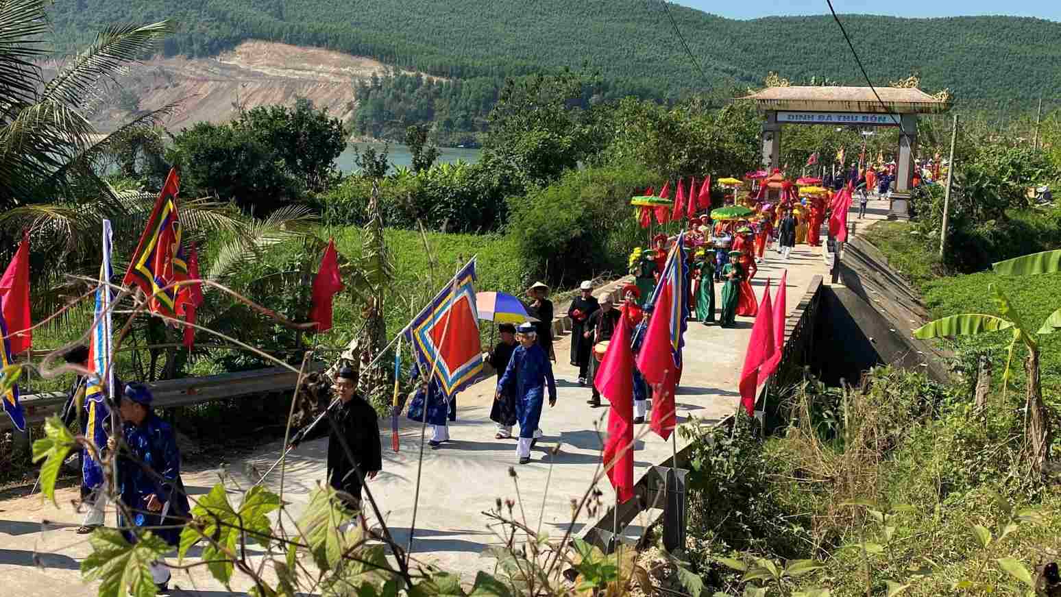 Lễ rước sắc phong triều Nguyễn và rước “Ngũ hành tiên nương” tại lễ hội Bà Thu Bồn, Đà Nẵng. Ảnh: Văn Quỹ