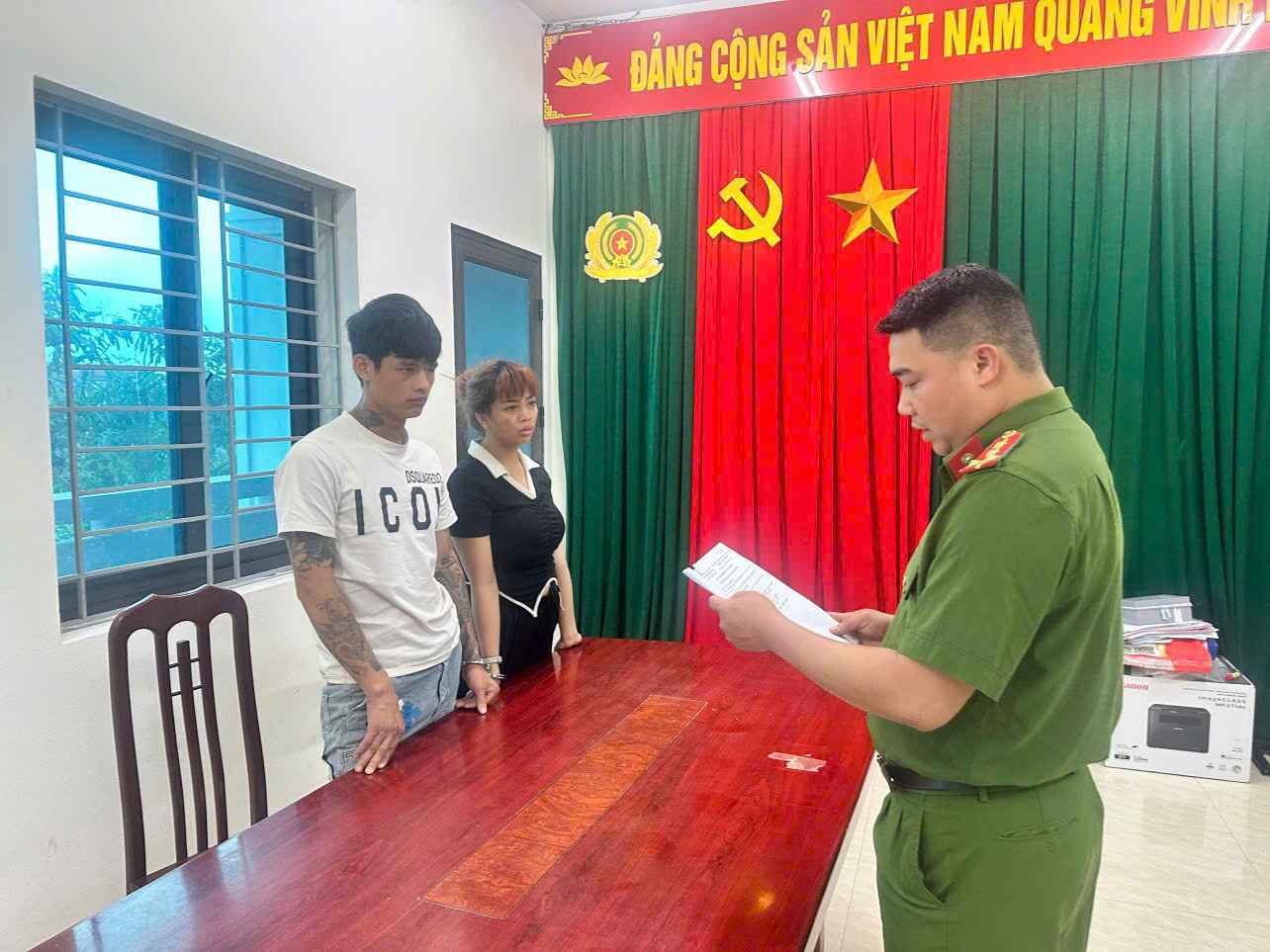 Hai đối tượng bị khởi tố sau vụ trộm xe tại khu vực đê biển. Ảnh: Công an tỉnh Hưng Yên