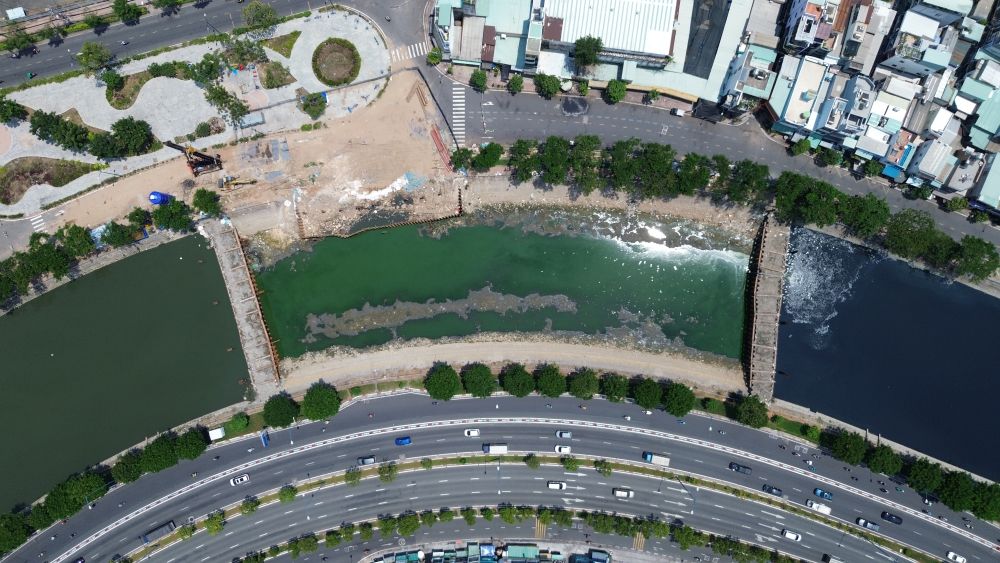 La gente de la ciudad de Ho Chi Minh espera superar pronto el socavón a lo largo del canal Tau Hu