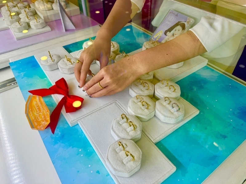 Many people were once happy to receive gold on their wedding day, many years later they had a headache about returning the gift. Photo: Khanh Linh