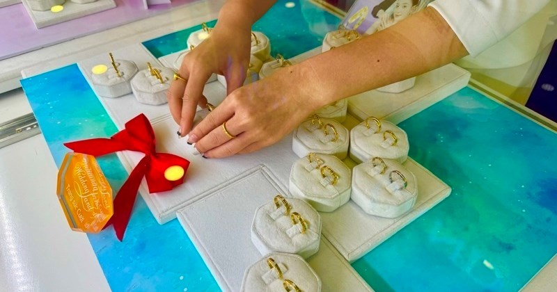 Quà cưới bằng vàng: Niềm vui trao đi, gánh nặng trả nợ