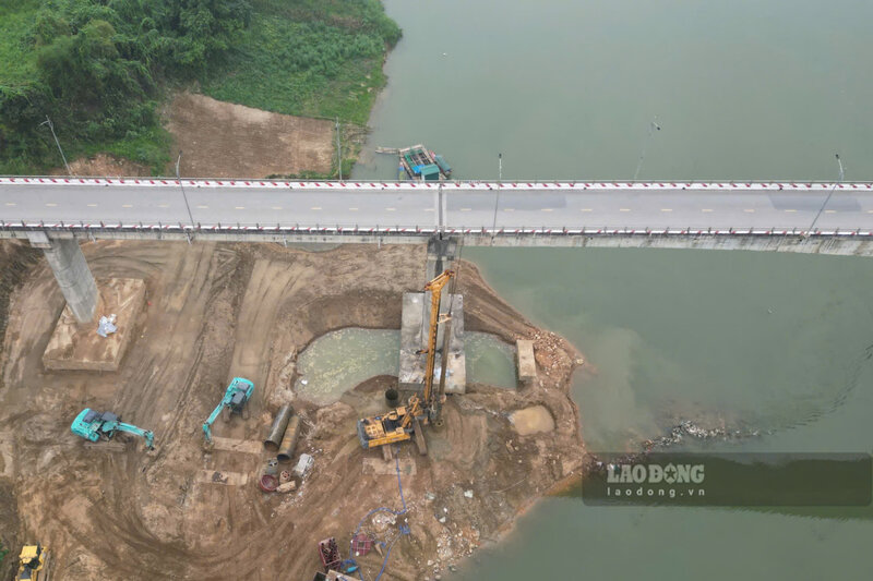 Cầu sông Lô mới chuẩn bị đầu tư. Ảnh cầu sông Lô hiện đang được sửa chữa: Tô Công