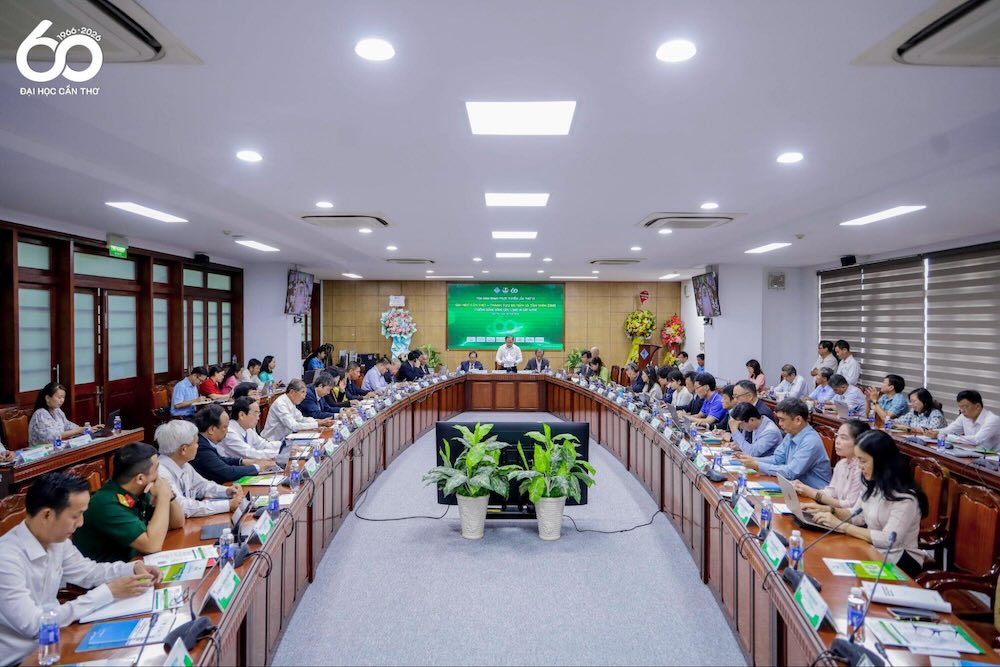 Quang cảnh tọa đàm SDMD trực tuyến thường kỳ lần thứ 13. Ảnh: ĐHCT. 