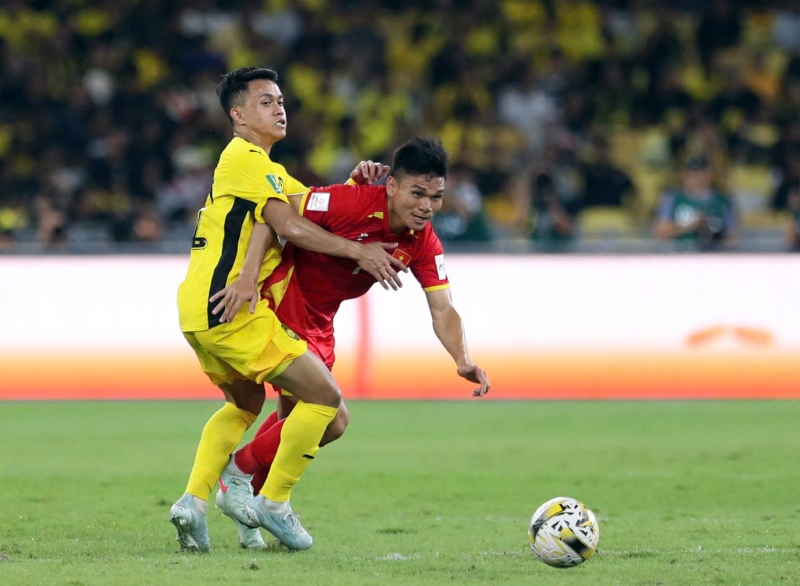 The Vietnamese team is facing the opportunity to affirm their position against Malaysia. Photo: Huu Pham