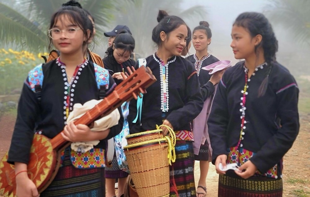 Van Kieu girls in renovated costumes. Photo: Huong Hoa Ethnic Minority Boarding School provided