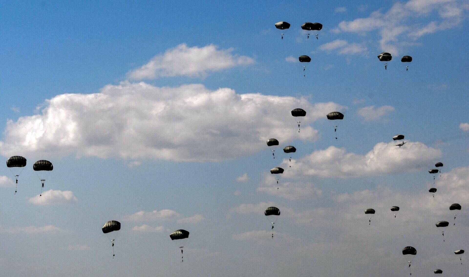 US paratroopers landing in an exercise in 2020. Photo: AFP