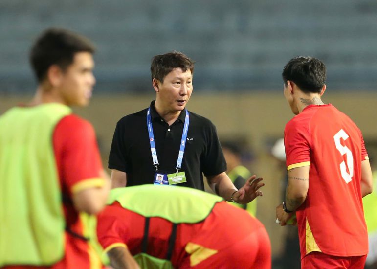 El entrenador Kim Sang-sik tiene muchas opciones de personal. Foto: VFF