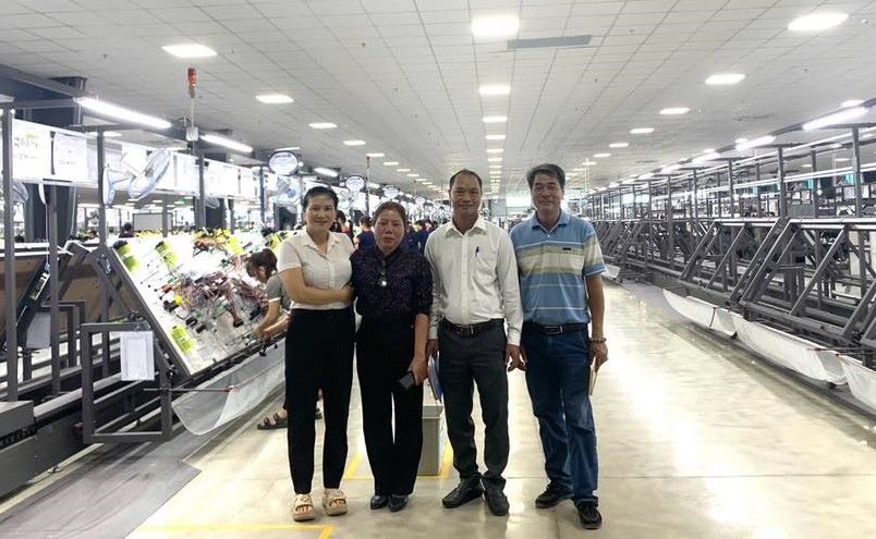 Dien Chau Commune Trade Union works with Minh Anh Company to prepare for the establishment of a grassroots trade union organization at the enterprise. Photo: Nghe An Trade Union