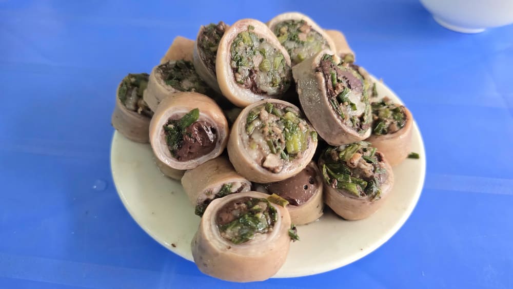 The way to make boiled pork sausage needs to ensure the correct process to avoid being smelly and mushy during boiling. Photo: Tuan Dat