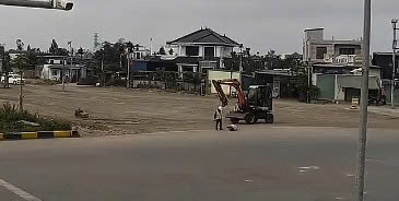 Escena del accidente donde una motocicleta se enganchó en un cable. Foto: Captura de cámara