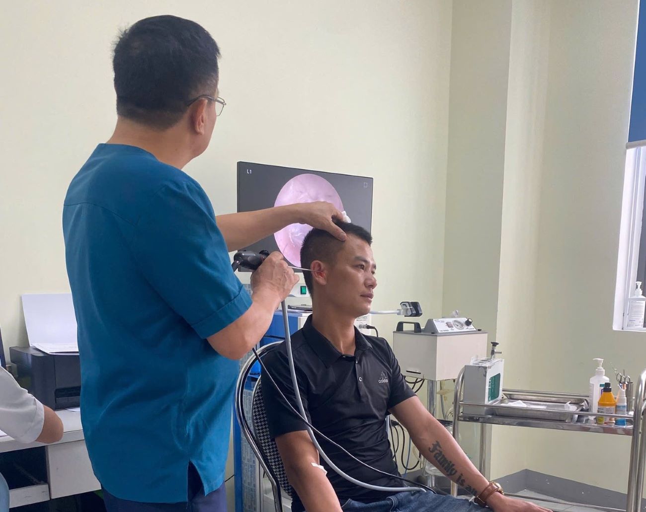 El Sindicato de la Compañía de Gas Licuado Central coordina la organización de exámenes médicos periódicos para los trabajadores. Foto: Sindicato de Ha Tinh