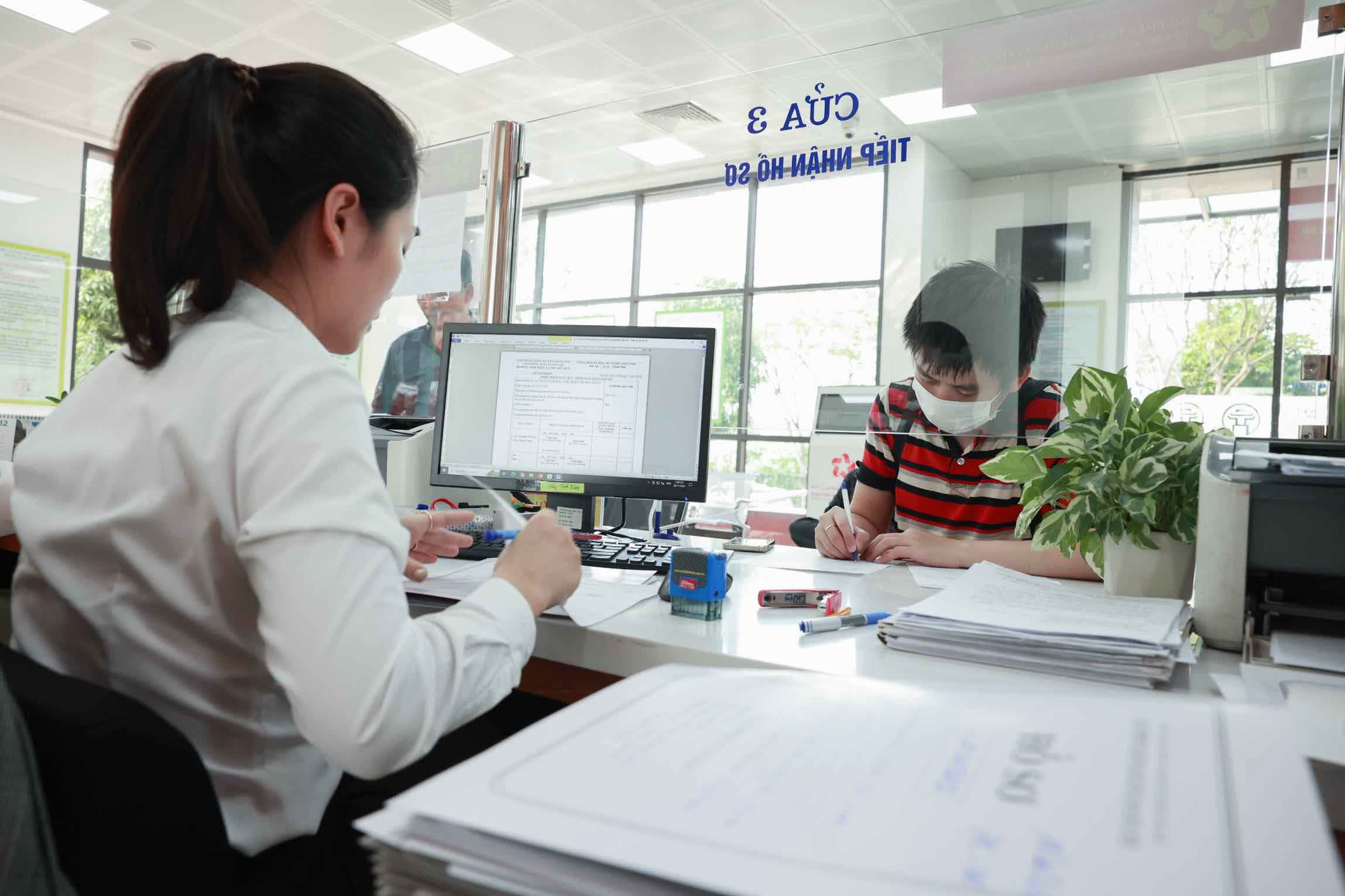 Việc đánh giá, xếp loại hằng tháng đối với cán bộ, công chức, viên chức được gắn với phương pháp đánh giá, đo lường bằng OKR/KPI. Ảnh: Hải Nguyễn