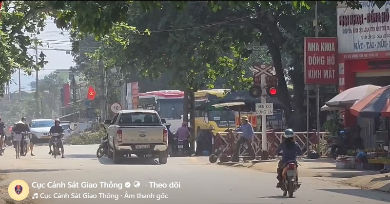 Decree No. 81 on railway traffic penalties will replace Decree 100 from May 15. Photo: Traffic Police Department