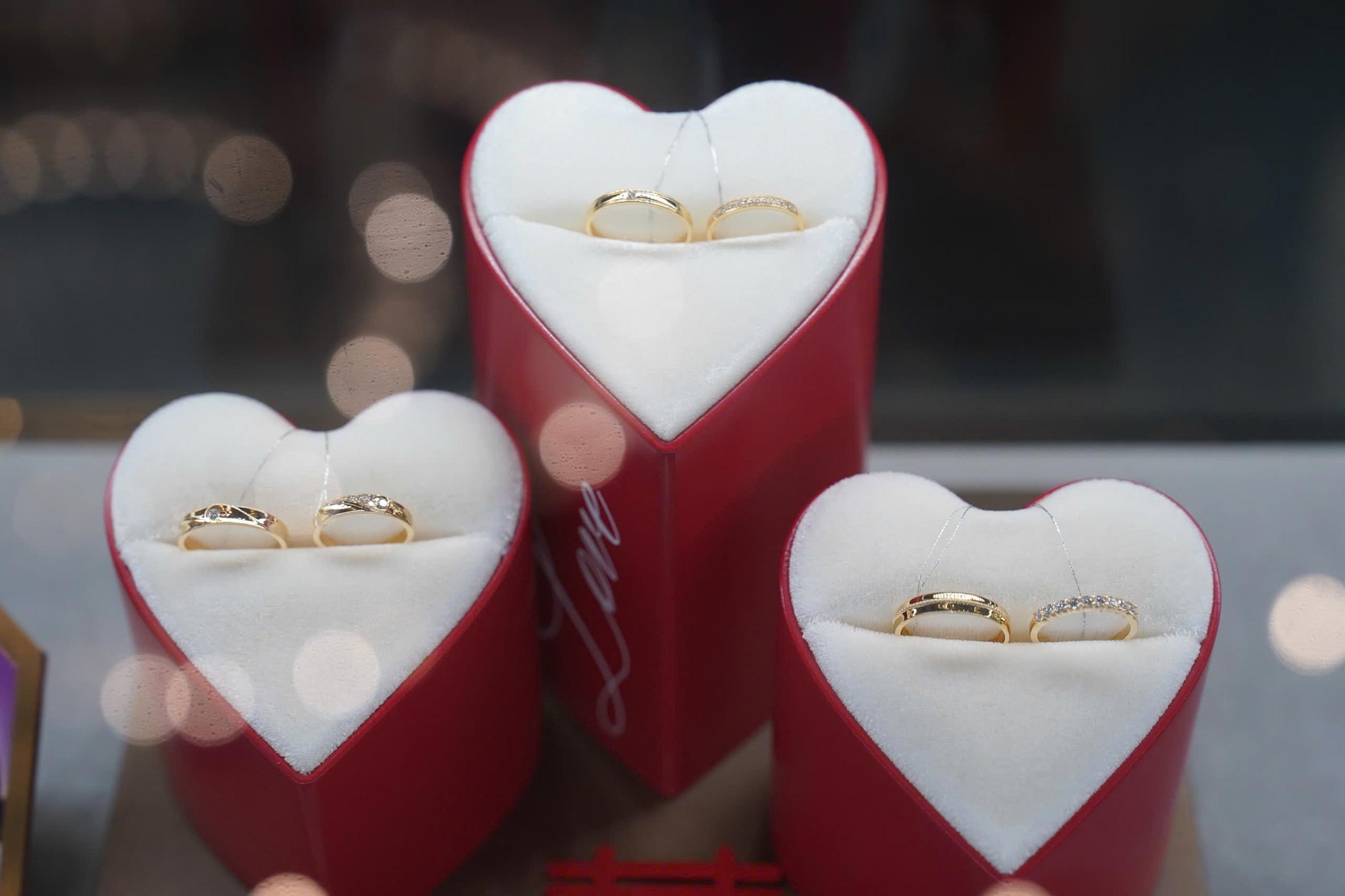 51 cặp nhẫn cưới được mở bán với giá ưu đãi đặc biệt được đông đảo cặp đôi trẻ quan tâm. Ảnh: Doji cung cấp