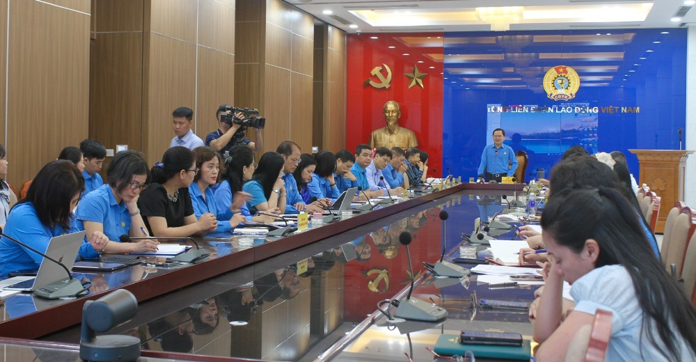 El 31 de marzo, la Confederación General del Trabajo de Vietnam organizó una Conferencia para comprender e implementar la Directiva No. 58-CT/TW del Secretariado y las tareas clave del trabajo de Propaganda Sindical en 2026. Foto: Quỳnh Chi
