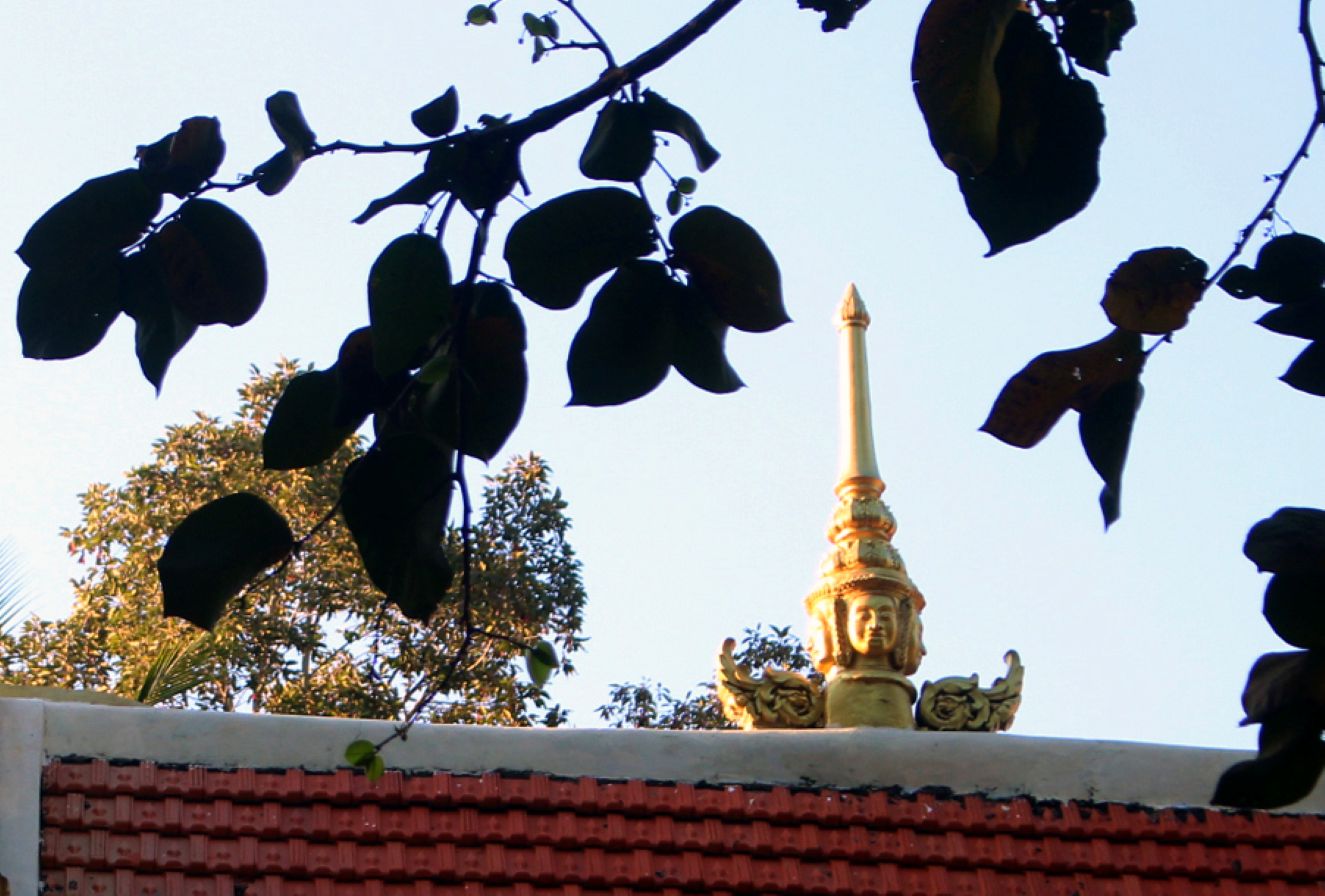 Biểu tượng Phật trên đỉnh nóc chùa. Ảnh: Lâm Điền