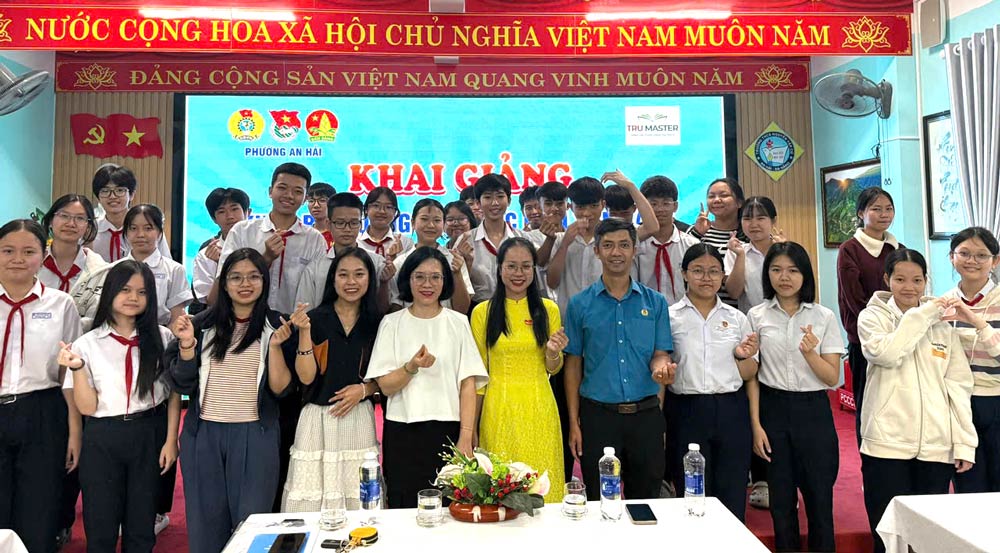 El Sindicato del barrio de An Hai, Da Nang, inaugura un curso de capacitación en inglés para hijos de trabajadores. Foto: Sindicato de Da Nang.