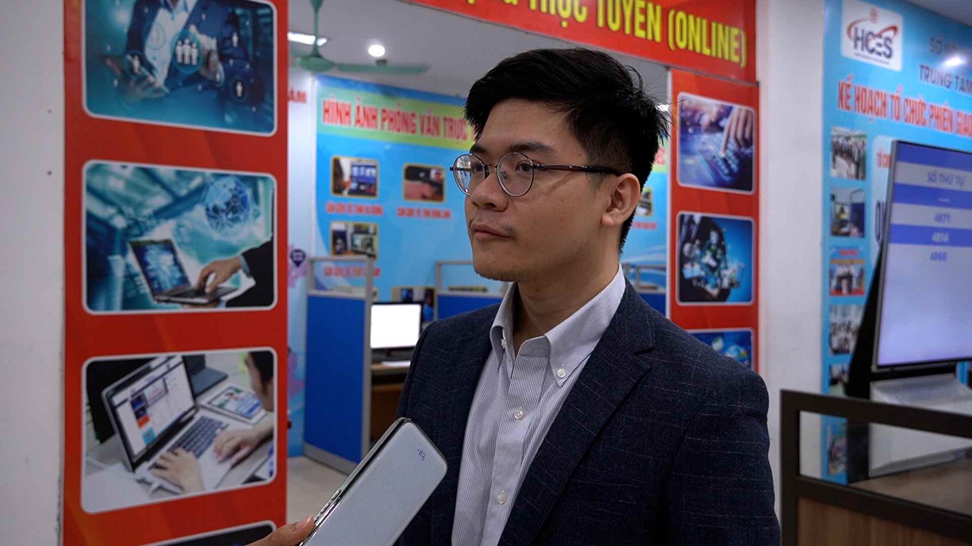 Anh Kim Giao (Phường Ba Đình, Hà Nội) tìm được công việc với mức thu nhập ổn định thông qua kết nối từ trung tâm. Ảnh: Phương Anh