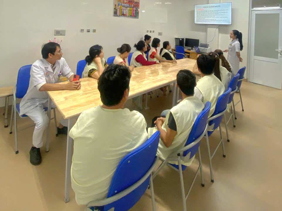 Department of Nutrition organizes health education communication activities. Photo: Khanh Hoa Provincial General Hospital
