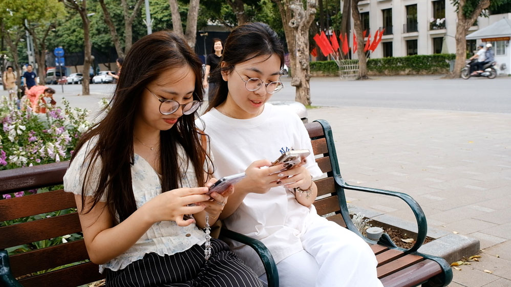 Bạn Nguyễn Lê Vy (bên phải). Ảnh: Mỹ Ly