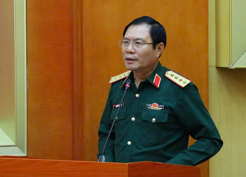 General Nguyen Tan Cuong requested to strengthen patrols to prevent illegal entry and exit, and sabotage activities of reactionary forces on border, sea and island routes. Photo: Ministry of National Defense