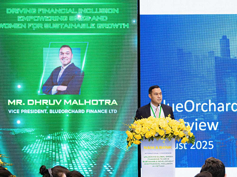 Ông Dhruv Malhotra đại diện BlueOrchard phát biểu tại hội thảo “Khai mở thị trường vốn xanh quốc tế - Thúc đẩy phát triển bền vững và tài chính toàn diện tại Việt Nam” do Nam A Bank tổ chức. Ảnh: Nam A Bank