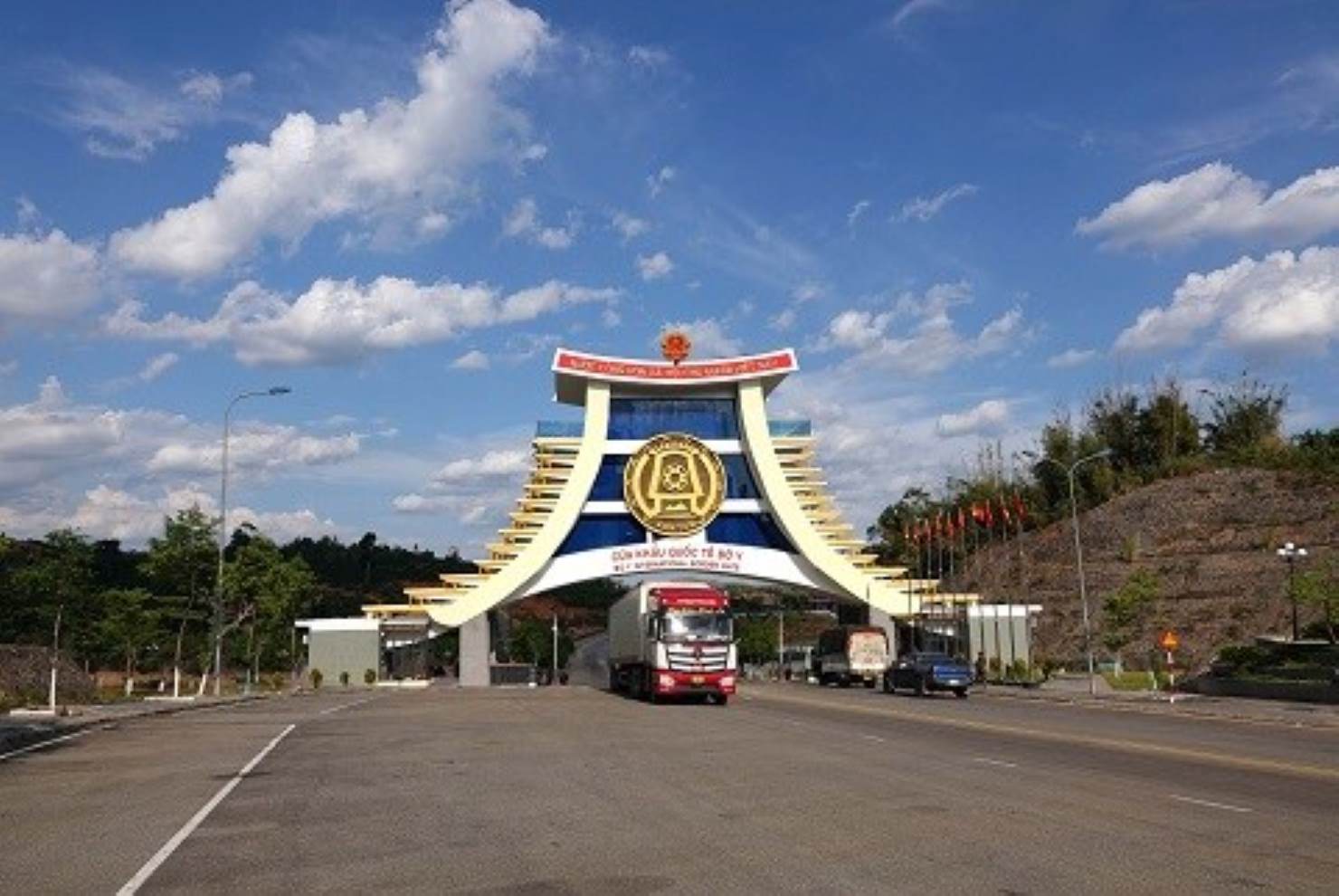 Bo Y International Border Gate in Ngoc Hoi, Quang Ngai province - one of the gateways connecting Da Nang to southern provinces of Laos. Photo: Thanh Tuan