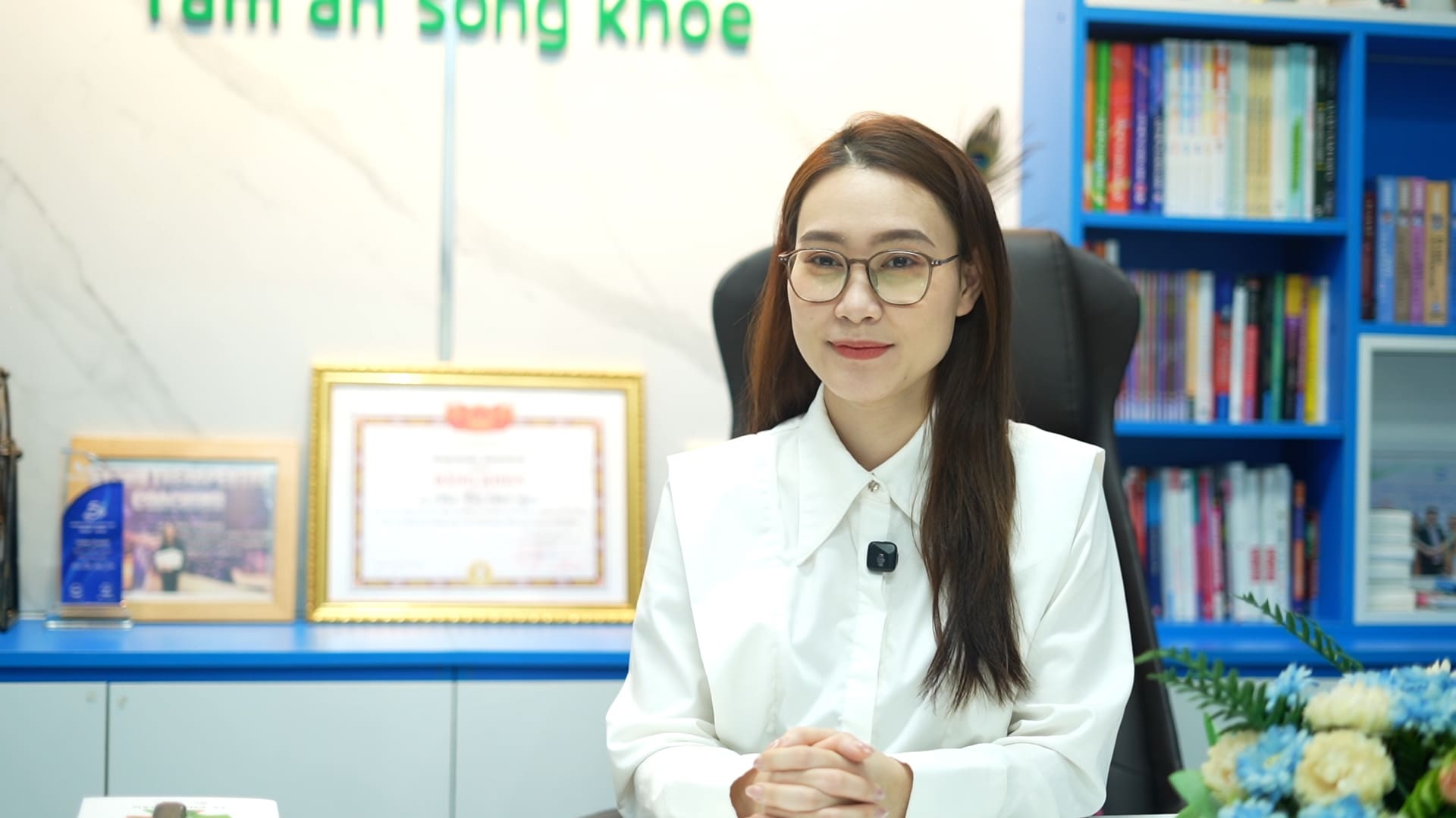 Chuyên gia tâm lý Trần Thủy Tiên phân tích xu hướng làm việc tự do ở người trẻ. Ảnh: Huyền Anh