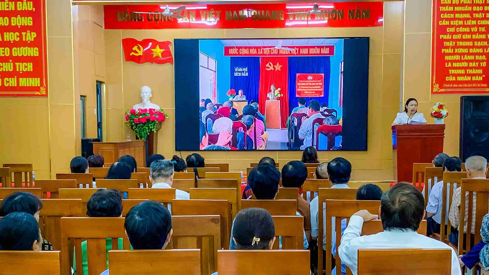 Nha Trang Ward Front summarizes election work. Photo: Huu Thong