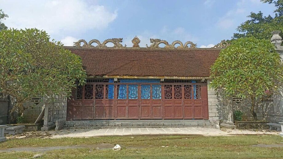 Xuan Vu communal house is built with unique architecture. Photo: Dieu Anh