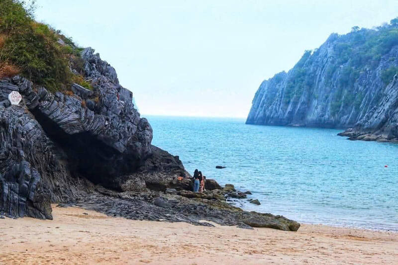 Tourist destinations for the upcoming April 30 - May 1 holiday are of interest to many tourists. Photo: Thu Giang.