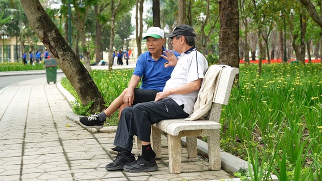 Old age wants to live peacefully, not dependent on children and grandchildren, it is necessary to know how to spend properly instead of being too frugal. Photo: Trang Anh