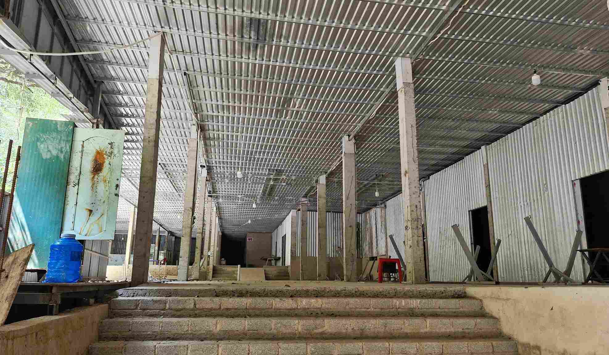 Sau 9 tháng phát hiện vi phạm, công trình xây dựng không phép trên đất rừng phòng hộ đèo Bảo Lộc chưa được xử lý. Ảnh: Phúc Khánh 