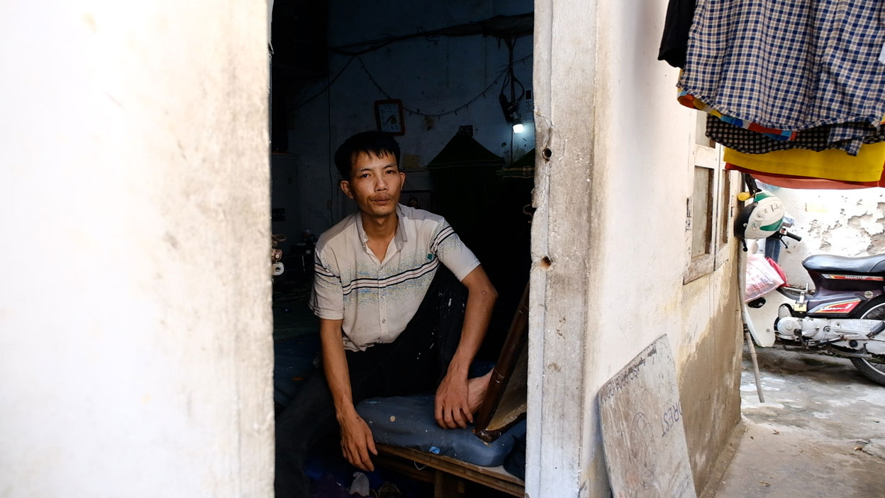 Many low-income workers are facing the scorching heat in cramped rented rooms.