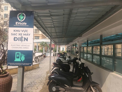 Khu vực dành riêng cho xe điện tại toà nhà CT4 Khu đô thị Sông Đà, phường Từ Liêm, TP. Hà Nội. Ảnh: Trang Khanh