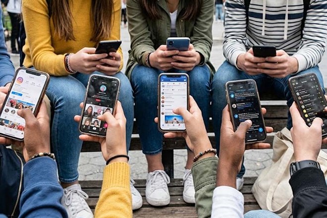 Switzerland is considering strong measures, including the possibility of banning teenagers from using social networks in the future. Graphics: Cat Tien