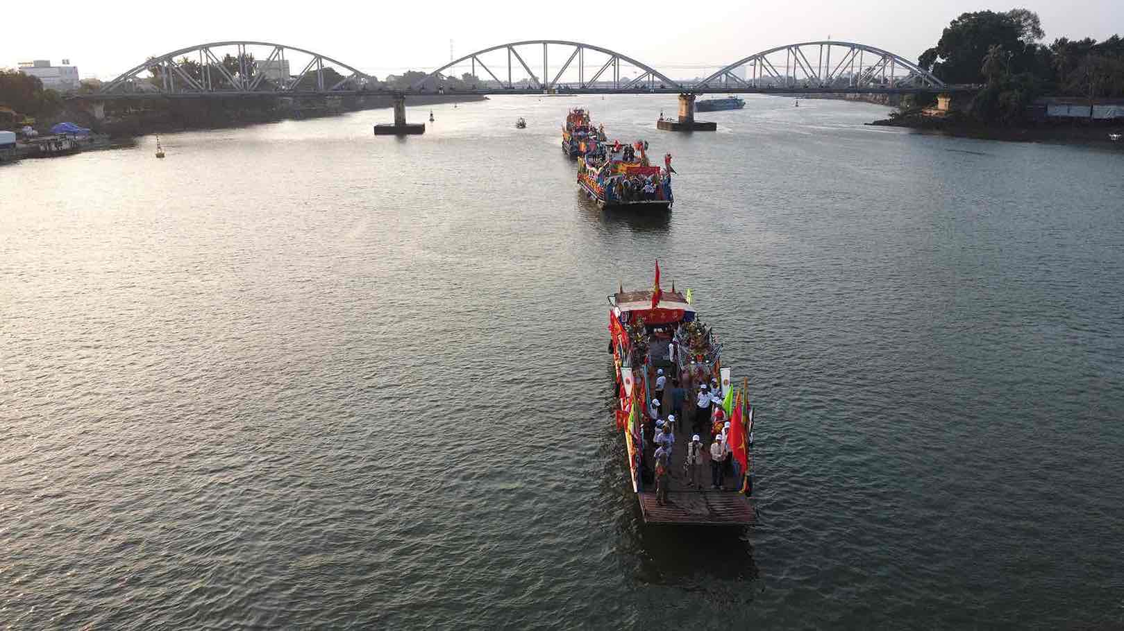 Tổ chức lễ hội trên sông Đồng Nai. Ảnh: HAC
