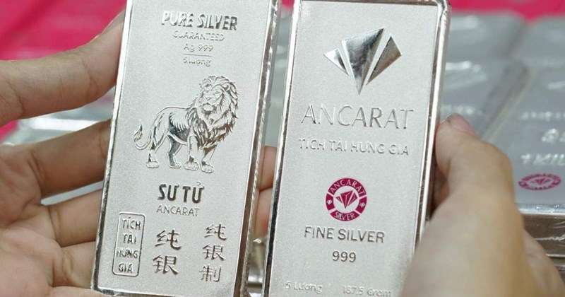 Giá bạc biến động, kênh mua bán thay đổi, kỳ vọng hết cảnh xếp hàng
