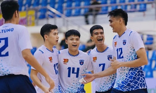 Player Rivan (12) will come to The Cong Tan Cang volleyball team on April 1. Photo: VFV