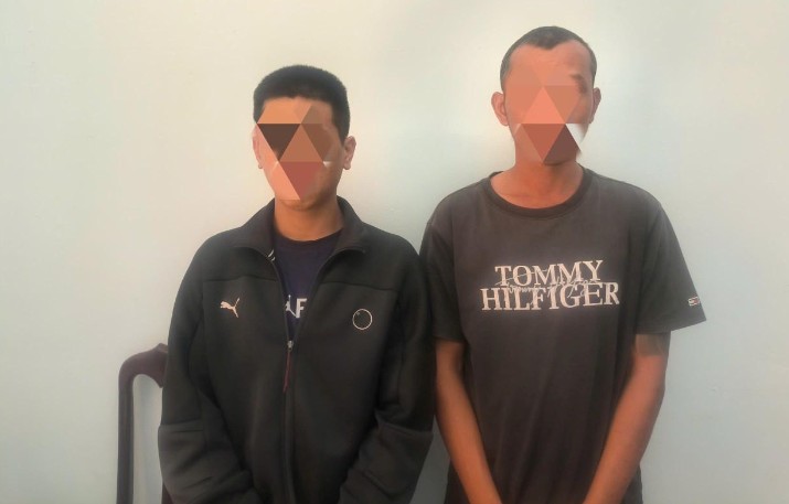 Đối tượng N.T.T và Đ.V.T tại trụ sở cơ quan công an. Ảnh: Công an cung cấp