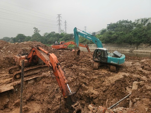 Hanoi accelerates 10 urgent flood control projects. Photo: Minh Hanh