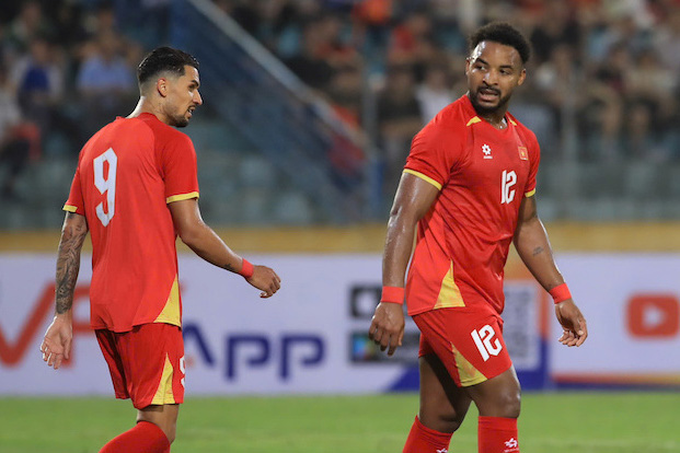 Xuan Son side by side with Hoang Hen in the attack of the Vietnamese team against Malaysia. Photo: Minh Dan