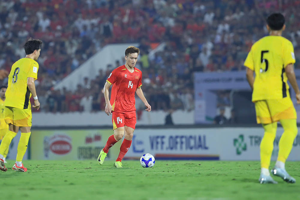 Phút 24, Hoàng Đức suýt chút nữa đã ghi bàn thứ 2 cho đội tuyển Việt Nam nhưng cú sút xa của anh chỉ có thể đưa bóng đi trúng xà ngang.