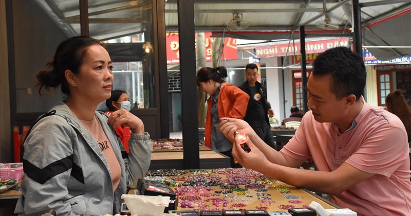 Chợ phiên vùng cao "triệu đô